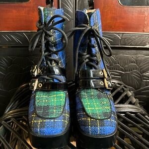 Betsey Johnson plaid boots size 8.5